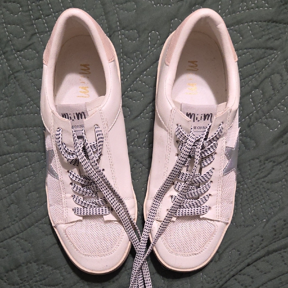 Mi.iM Women's Cream and Gray Sneakers